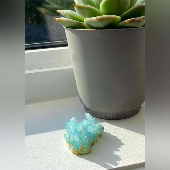 House decoration ~ Frozen light blue crystal cluster with gold flakes 💙🤍 - Picture 2 of 15